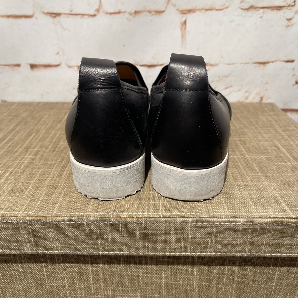 Everlane Street Slip On Almond Toe Flat Loafer 9 Black Leather GUC - Picture 3 of 7